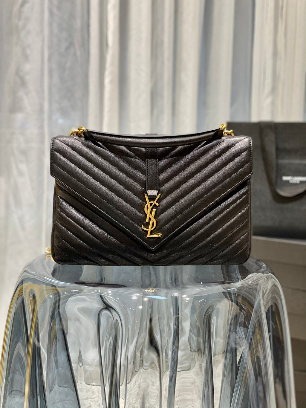 ゴールドハードウェア付き カレッジ ラージ チェーンバッグ 32cm (代金引換)
