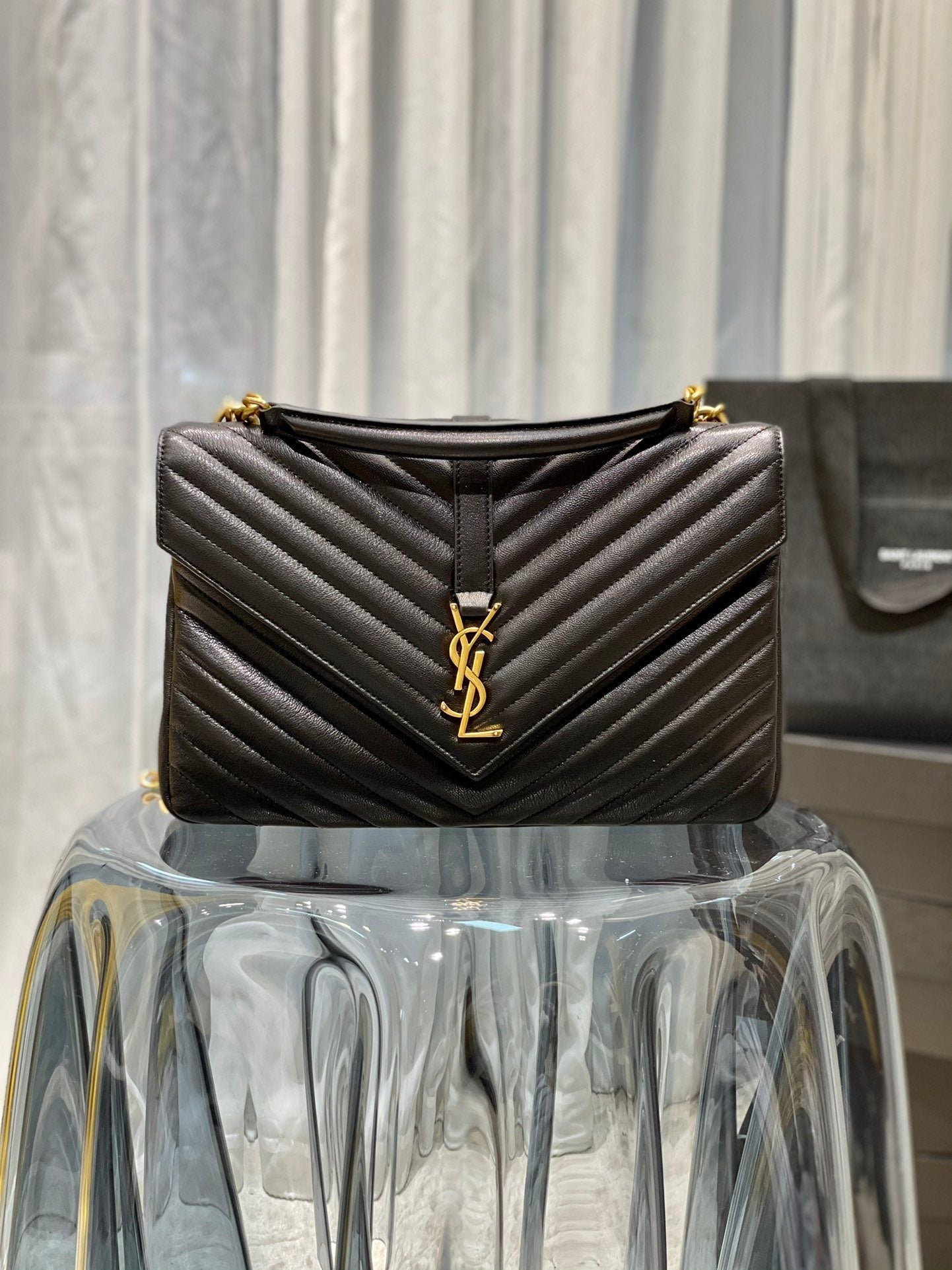 ゴールドハードウェア付き カレッジ ラージ チェーンバッグ 32cm (代金引換)