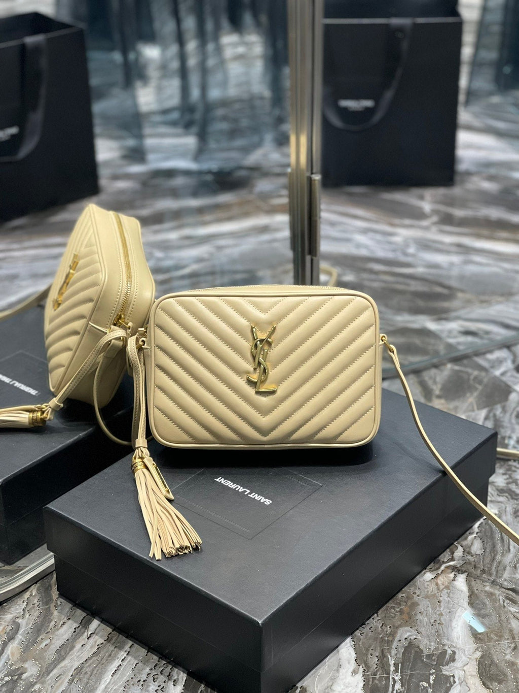 ルー カメラバッグ ゴールドハードウェア 23cm (代金引換)