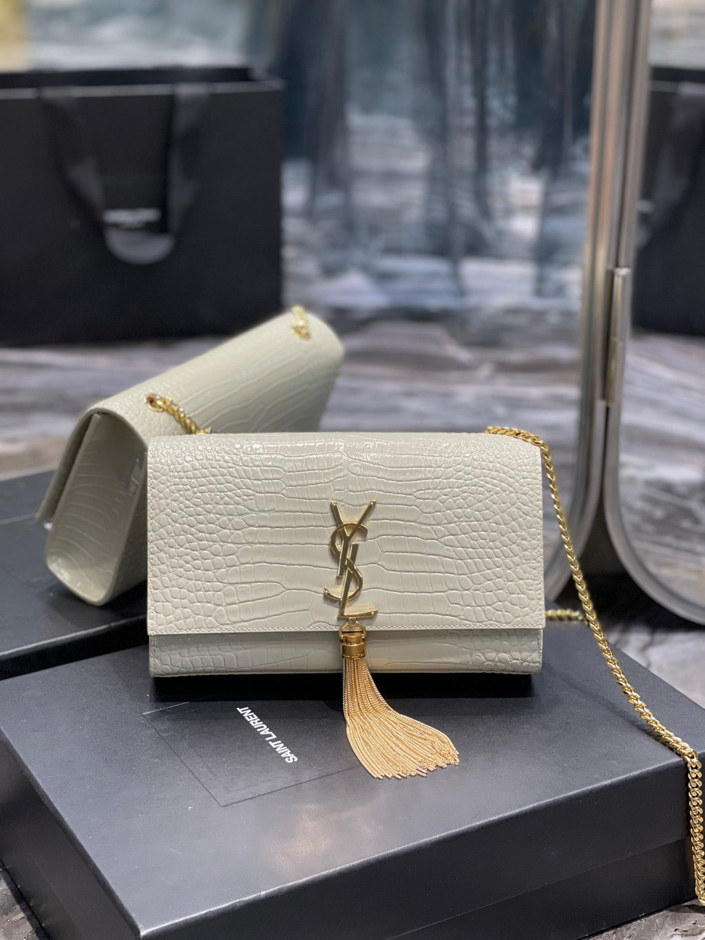 カタ ミディアム チェーン バッグ タッセル付き 24cm (代金引換)