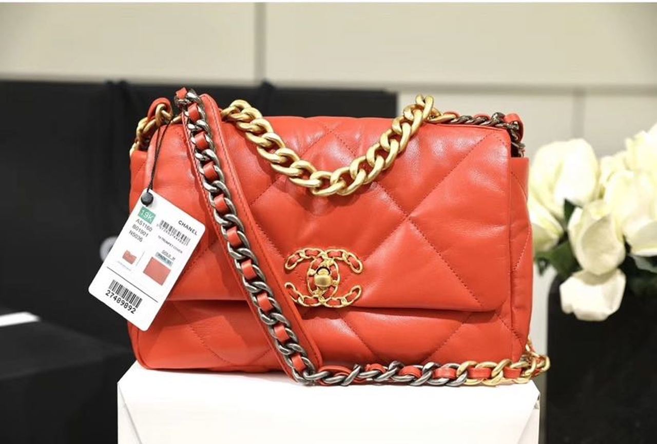 19 フラップバッグ 26cm ゴートスキンレザー 春夏 アクト1 コレクション レッド (代金引換)