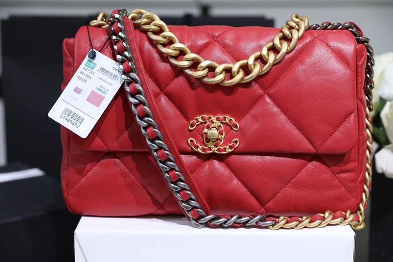 19 フラップバッグ 26cm ゴートスキンレザー 春夏 アクト1 コレクション レッド (代金引換)