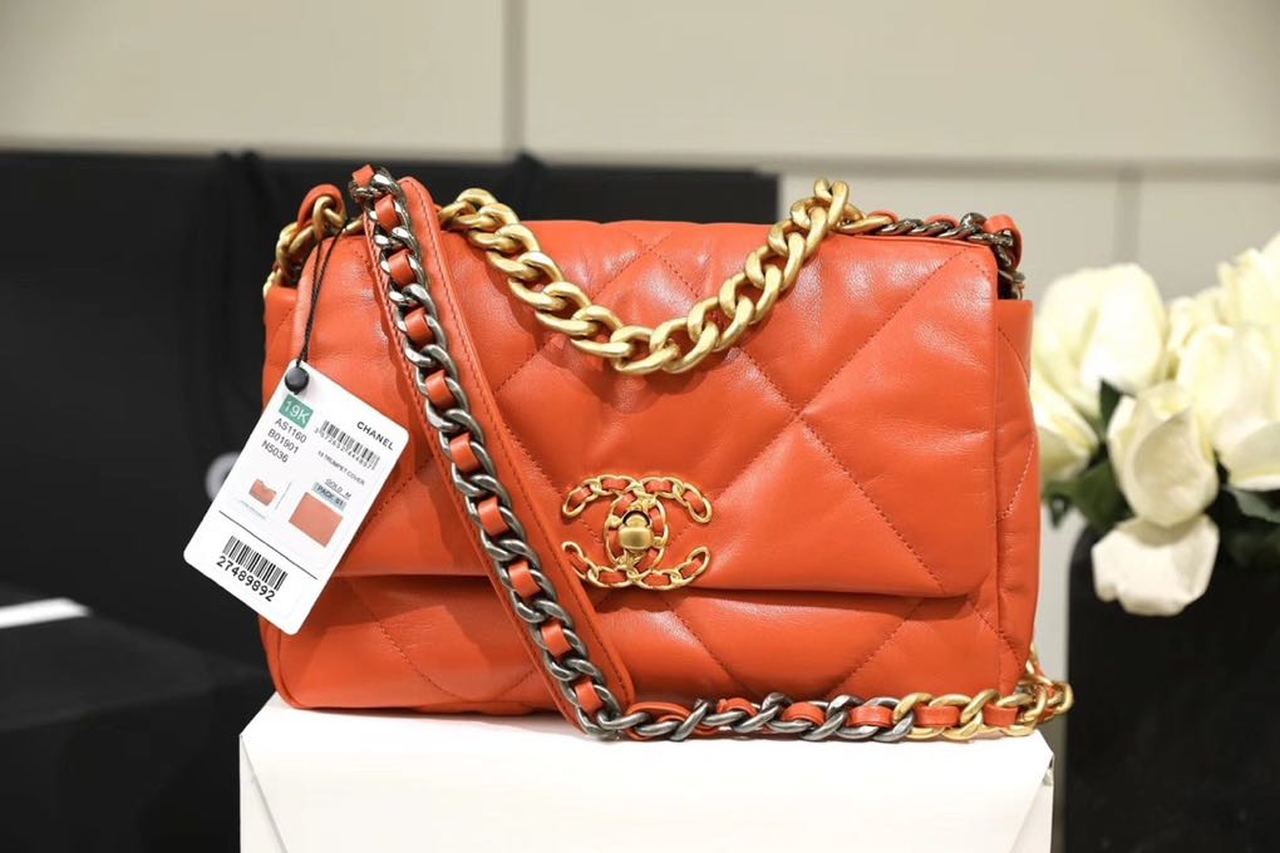 19 フラップバッグ 26cm ゴートスキンレザー 春夏 アクト1 コレクション オレンジ (代金引換)