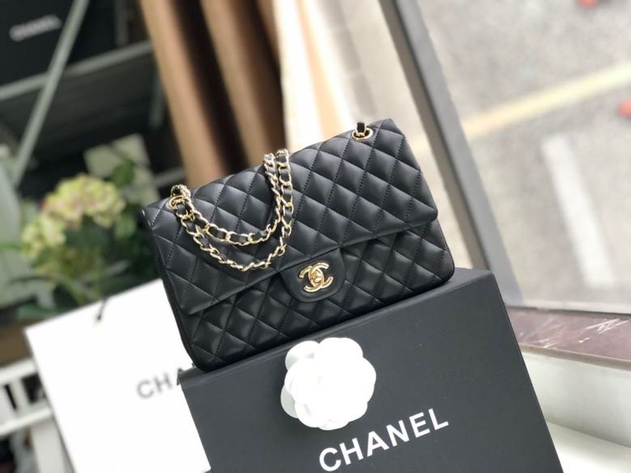 クラシック フラップバッグ 25cm ゴールドハードウェア ラムスキン 春夏コレクション ブラック (代金引換)