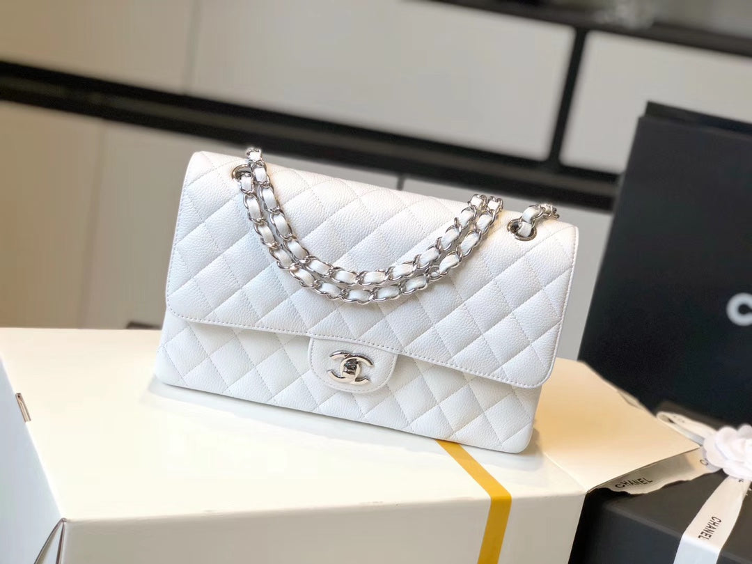 クラシック ミディアム フラップバッグ シルバーハードウェア 26cm ホワイト (代金引換)