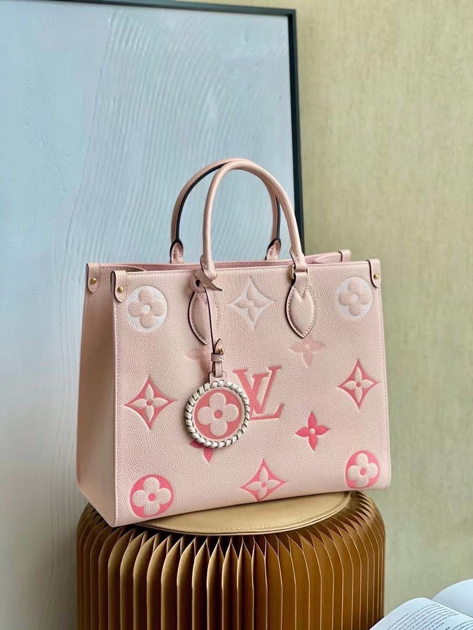 オンザプール オントゥゴー MM バッグ 35cm モノグラム エンプリント キャンバス レザー 春夏コレクション M45717 ローズバッド (代金引換)