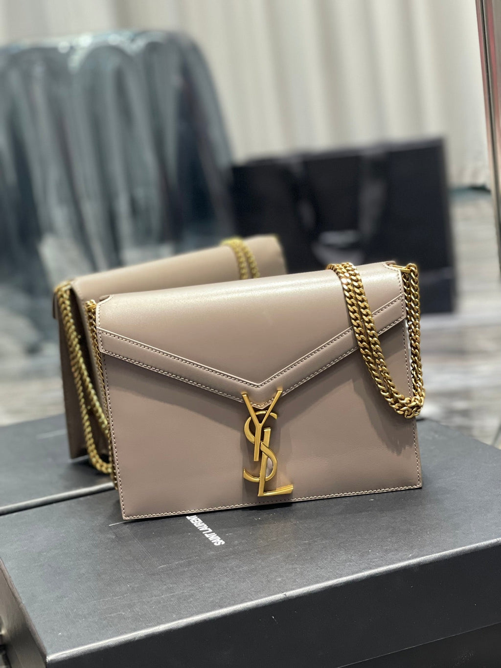 カサンドラ ミディアム チェーンバッグ グラン ドゥ プードル型押し 22cm (代金引換)