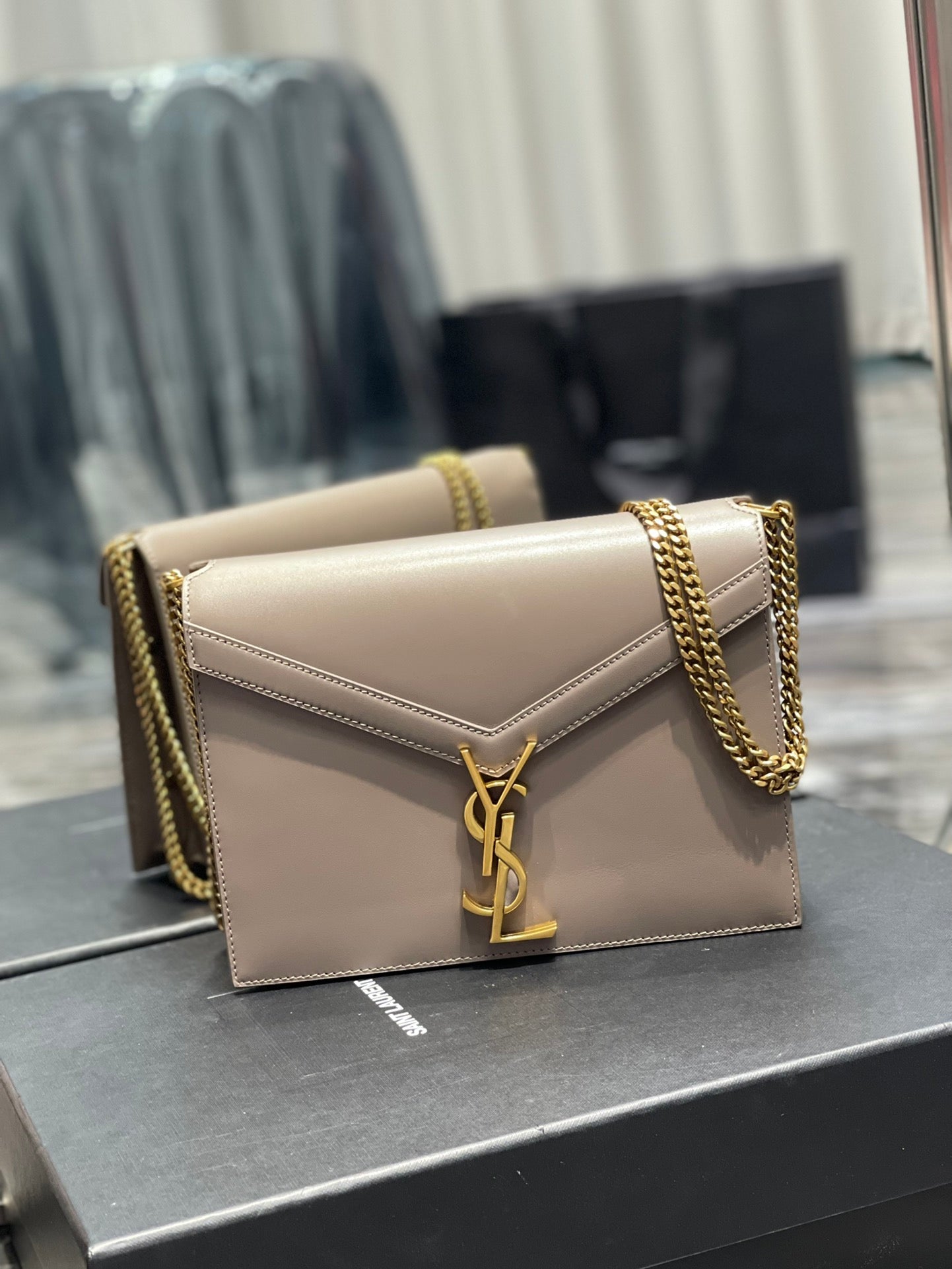 カサンドラ ミディアム チェーンバッグ グラン ドゥ プードル型押し 22cm (代金引換)
