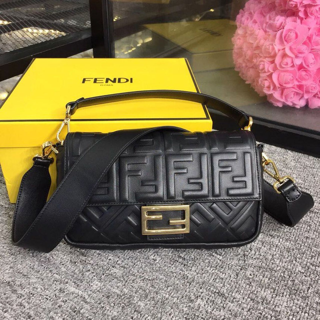 FF エンボス バゲットバッグ 26cm 春夏コレクション ブラック (代金引換)