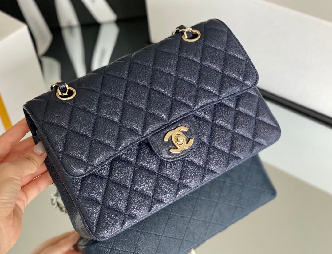 クラシック フラップバッグ ゴールドハードウェア 26cm ダークブルー (代金引換)