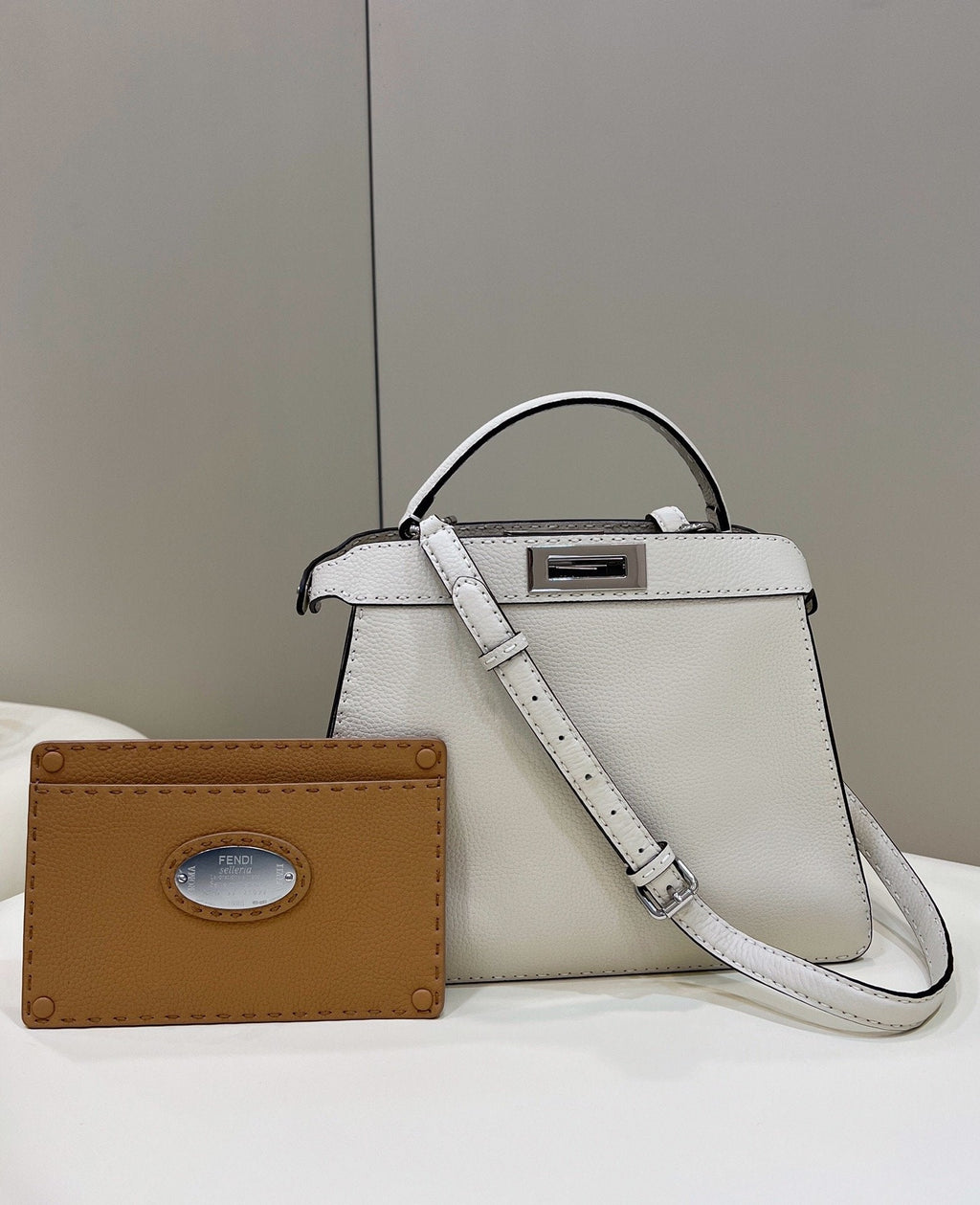 ピーカブー Iseeu ミディアム 33cm (代金引換)
